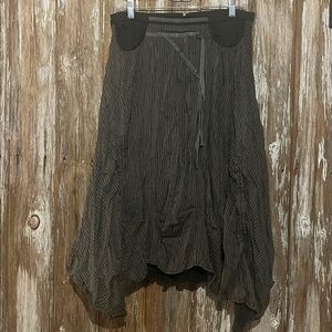 Stunning Lan Vie crinkle layered asymmetrical skirt, size 8